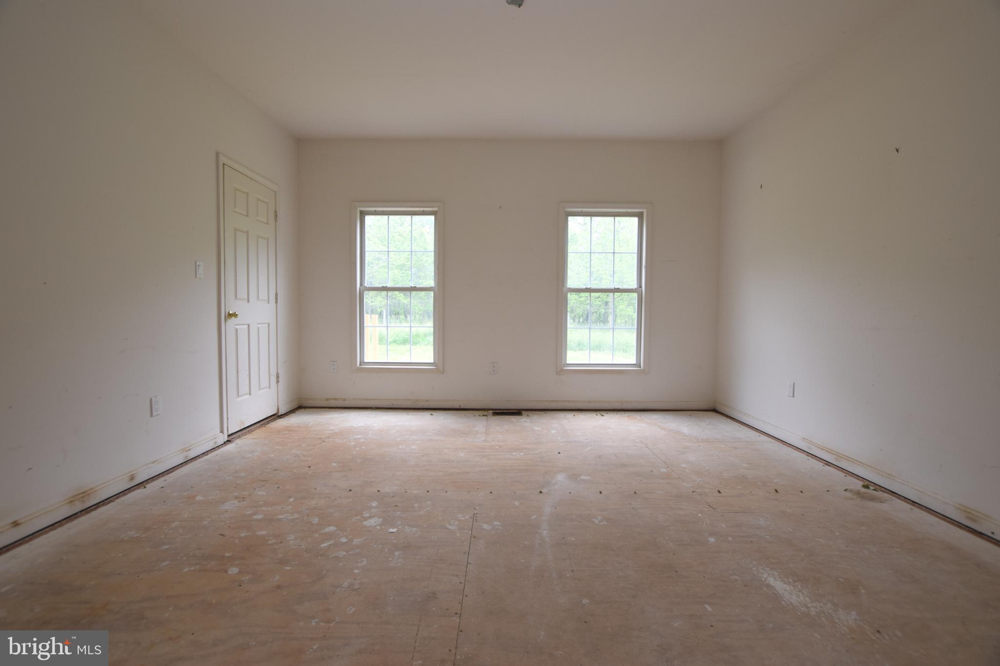 17301 Conoy Road Barnesville, MD 20838 - Photo 23 of 48 Living Room