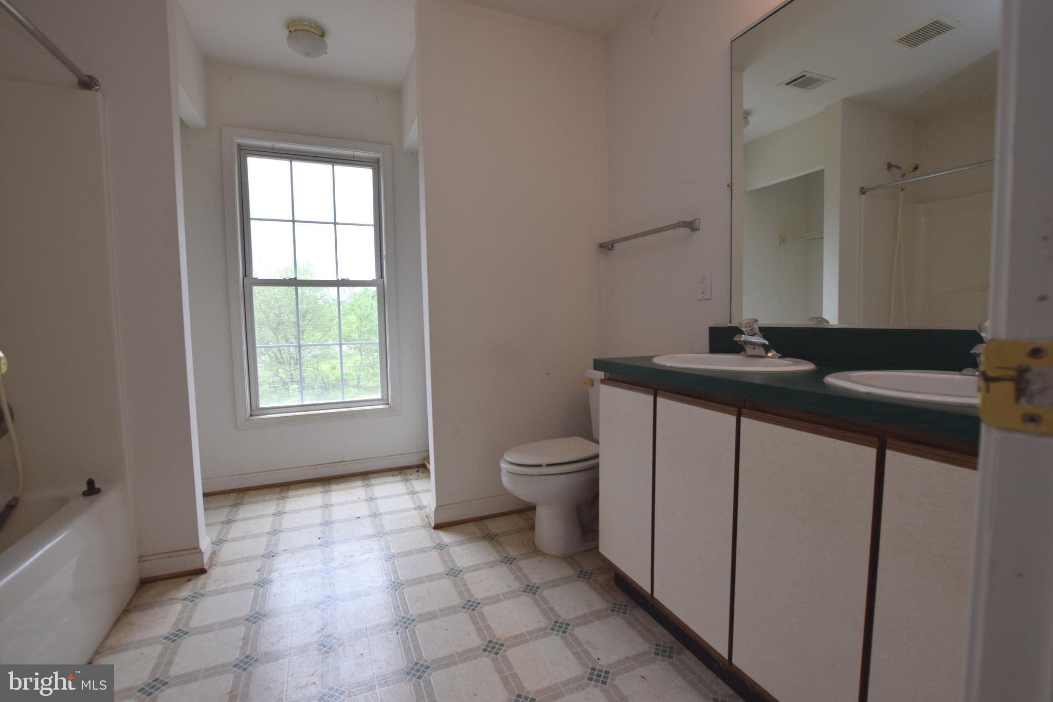 17301 Conoy Road Barnesville, MD 20838 - Photo 45 of 48 Hall Bath