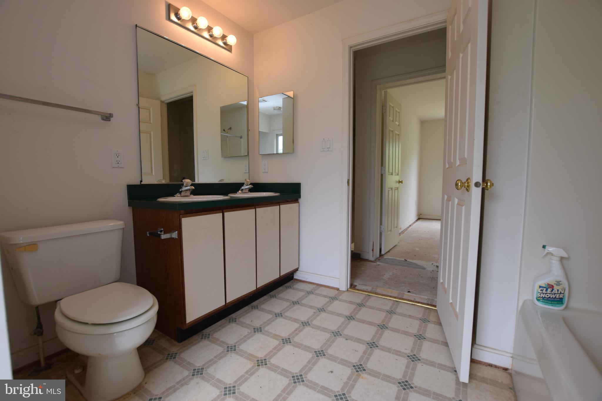 17301 Conoy Road Barnesville, MD 20838 - Photo 46 of 48 Hall Bath
