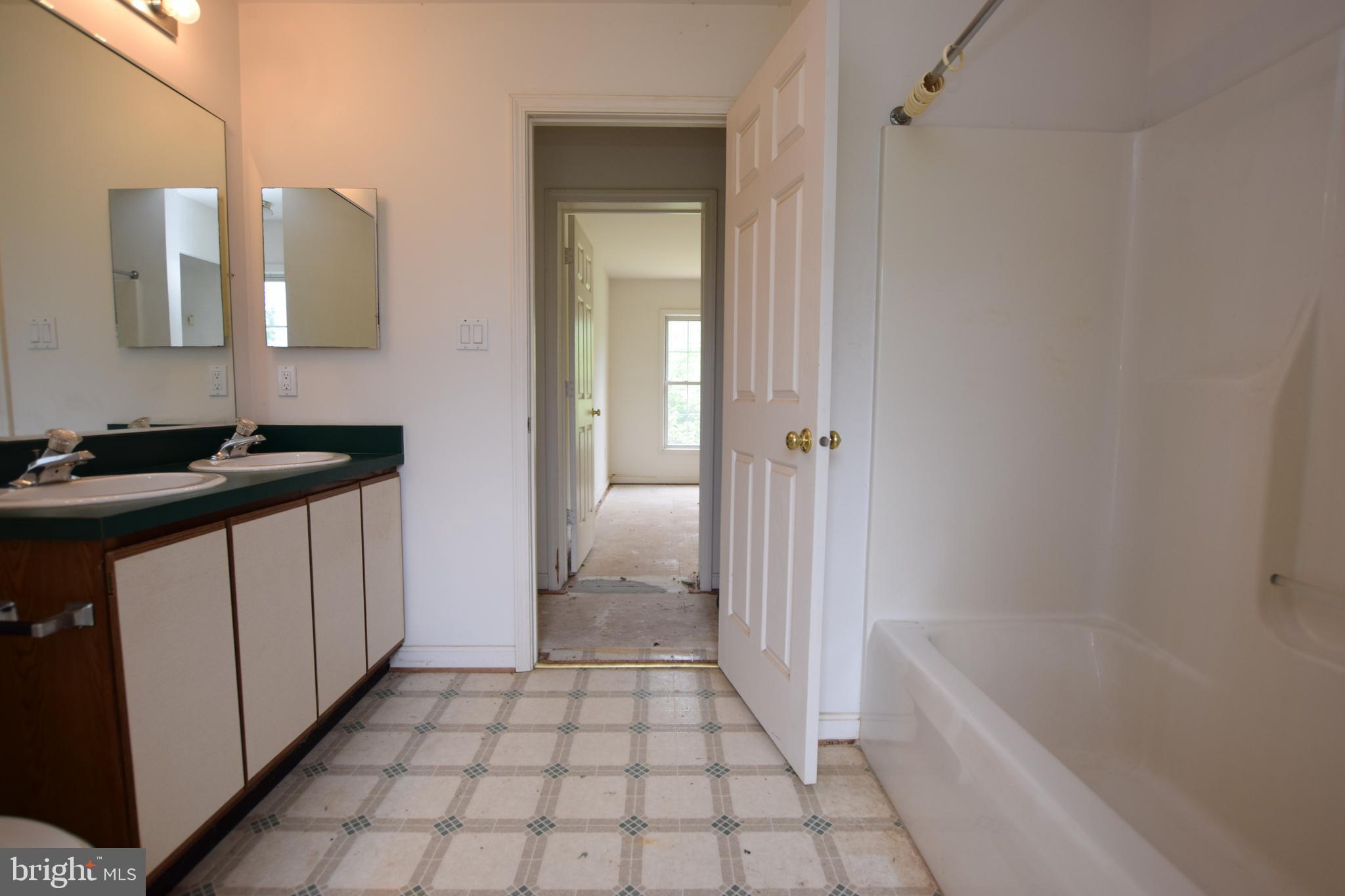 17301 Conoy Road Barnesville, MD 20838 - Photo 47 of 48 Hall Bath