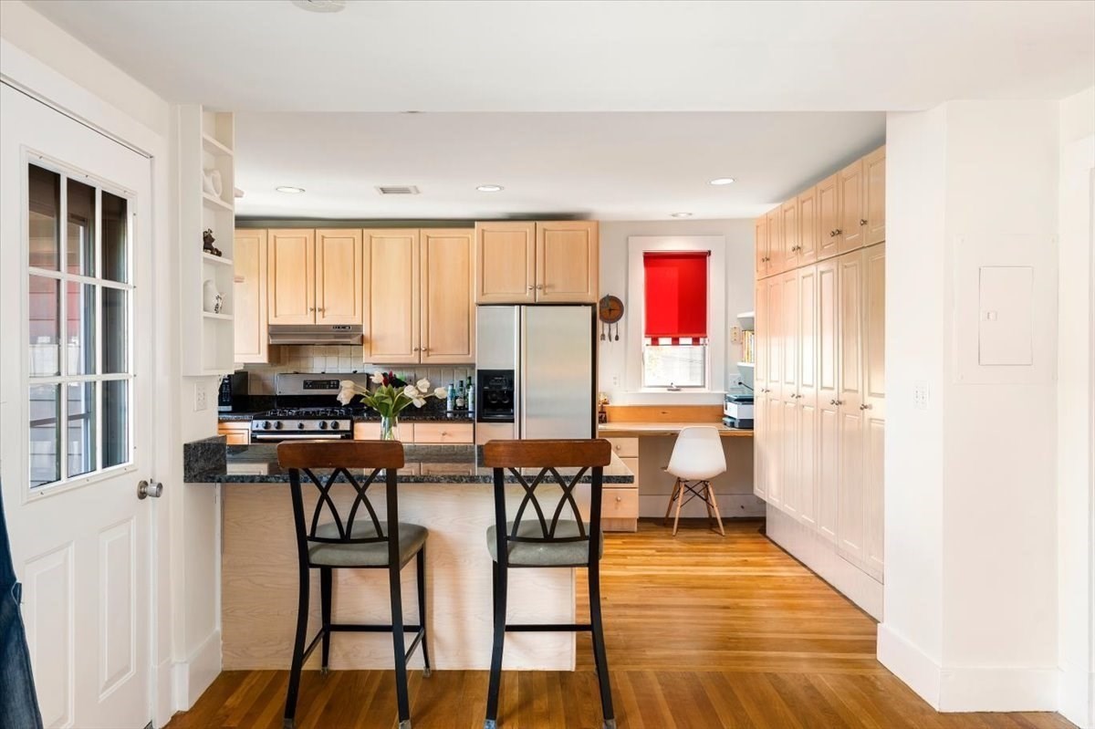 12 Barnes Road, Unit 2 Newton, MA 02458 - Photo 5 of 41 Gallery Image 5
