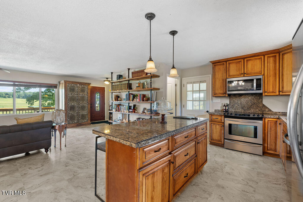 2040 Warrensburg Road Greeneville, TN 37743 - Photo 10 of 39 Kitchen