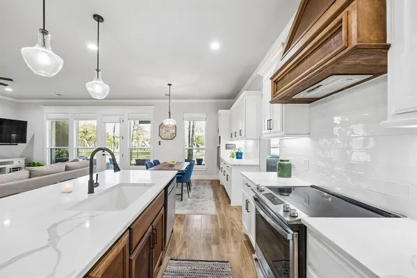 $625,500 | 207 Colonial Drive, Mabank, TX 75156