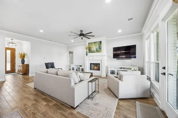 $625,500 | 207 Colonial Drive, Mabank, TX 75156