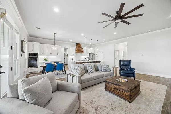 $625,500 | 207 Colonial Drive, Mabank, TX 75156