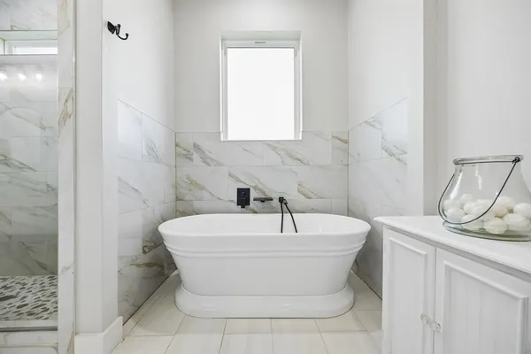 $625,500 | 207 Colonial Drive, Mabank, TX 75156