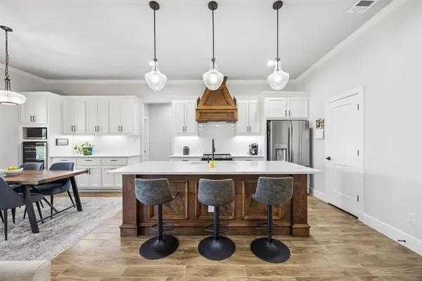 $625,500 | 207 Colonial Drive, Mabank, TX 75156