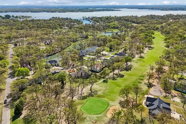 $625,500 | 207 Colonial Drive, Mabank, TX 75156