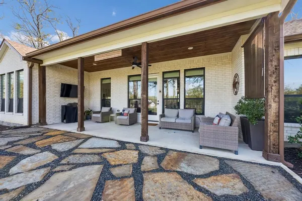 $625,500 | 207 Colonial Drive, Mabank, TX 75156