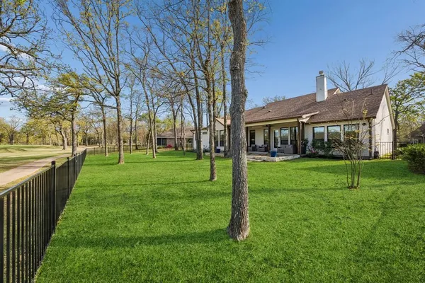 $625,500 | 207 Colonial Drive, Mabank, TX 75156