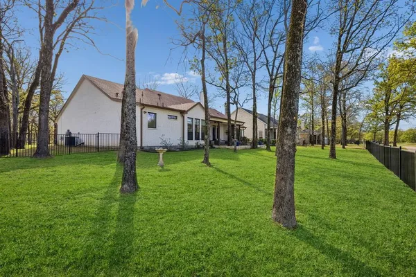 $625,500 | 207 Colonial Drive, Mabank, TX 75156