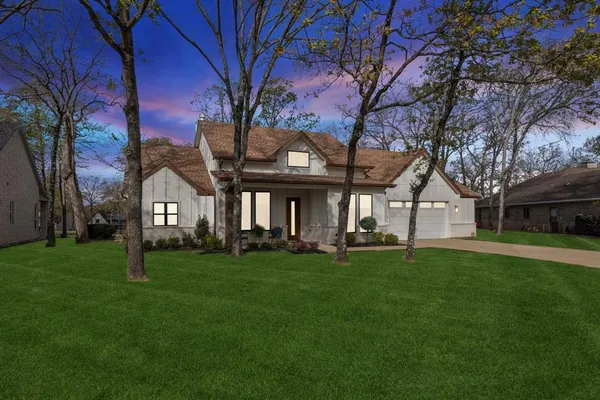 $625,500 | 207 Colonial Drive, Mabank, TX 75156