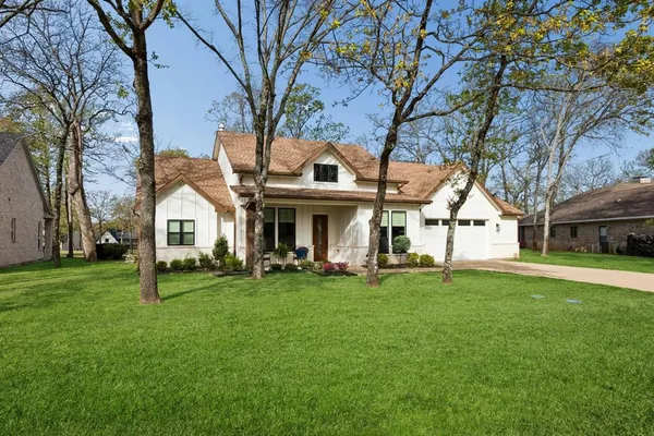 $625,500 | 207 Colonial Drive, Mabank, TX 75156