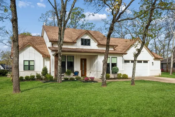 $625,500 | 207 Colonial Drive, Mabank, TX 75156