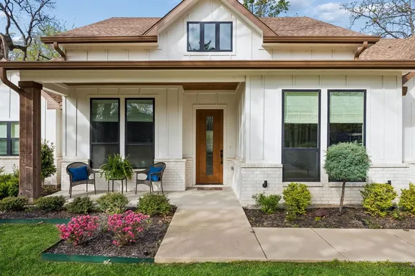 $625,500 | 207 Colonial Drive, Mabank, TX 75156