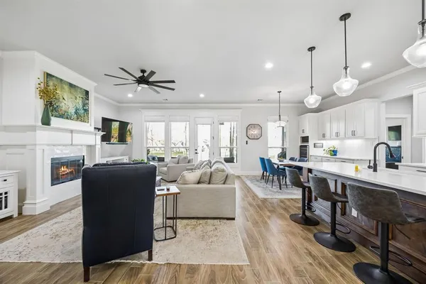 $625,500 | 207 Colonial Drive, Mabank, TX 75156