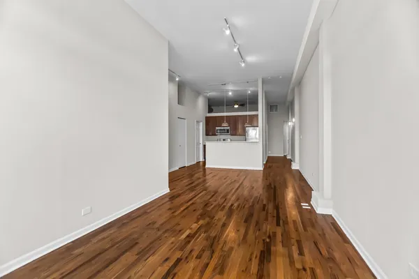 $3,800 | 1542 North Damen Avenue, Unit 204, Chicago, IL 60622