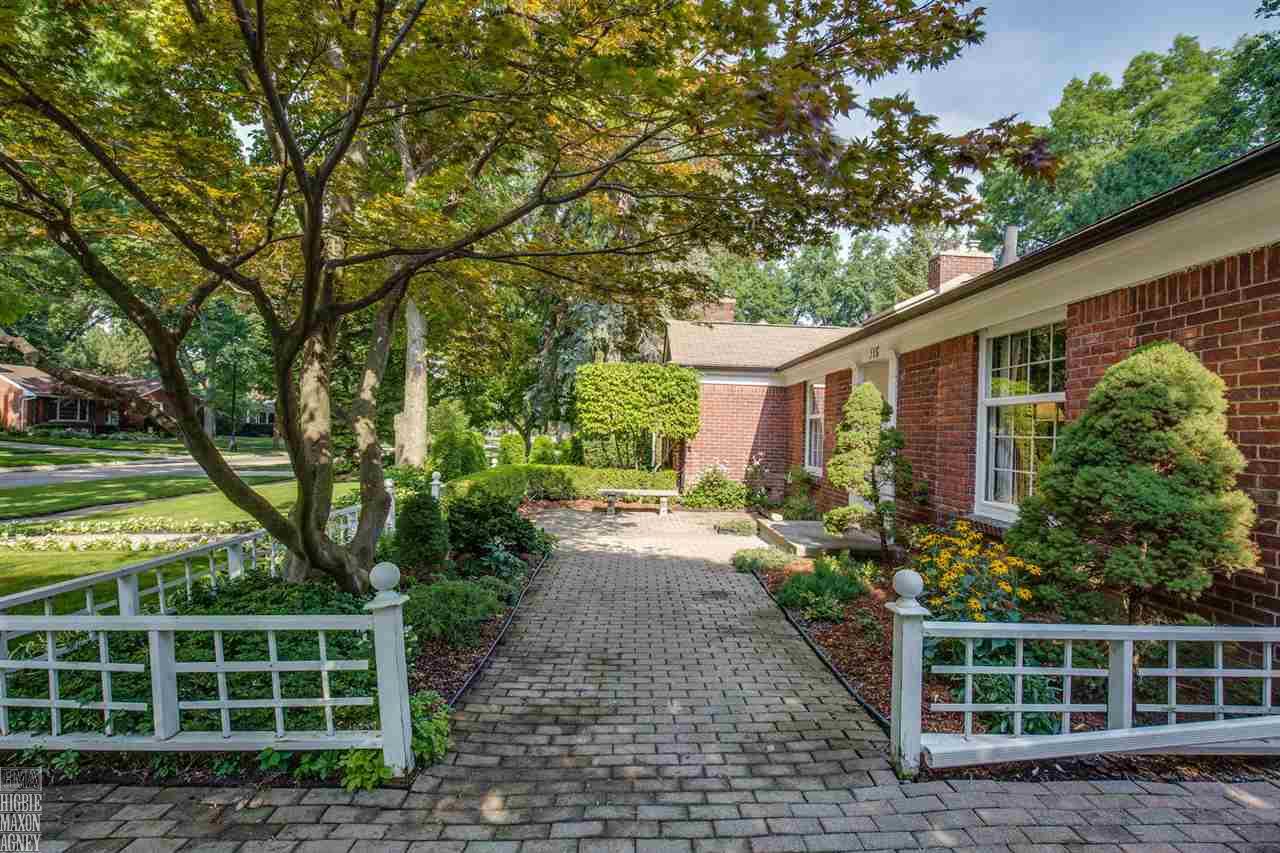 316 Lothrop Road Grosse Pointe, MI 48236 - Photo 17 of 26 31299898-16.JPG