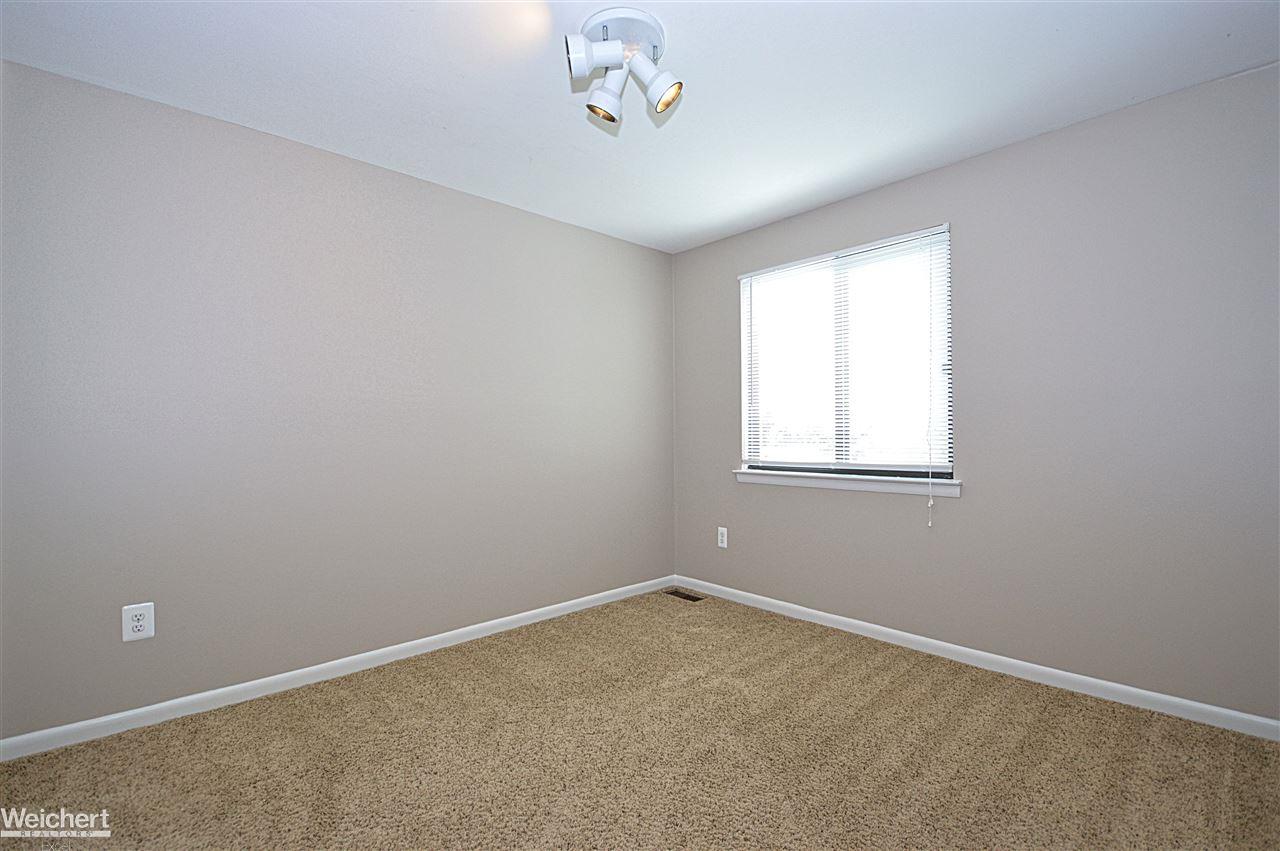 105 Arlington Drive Rochester, MI 48307 - Photo 45 of 68 31311941-44.JPG