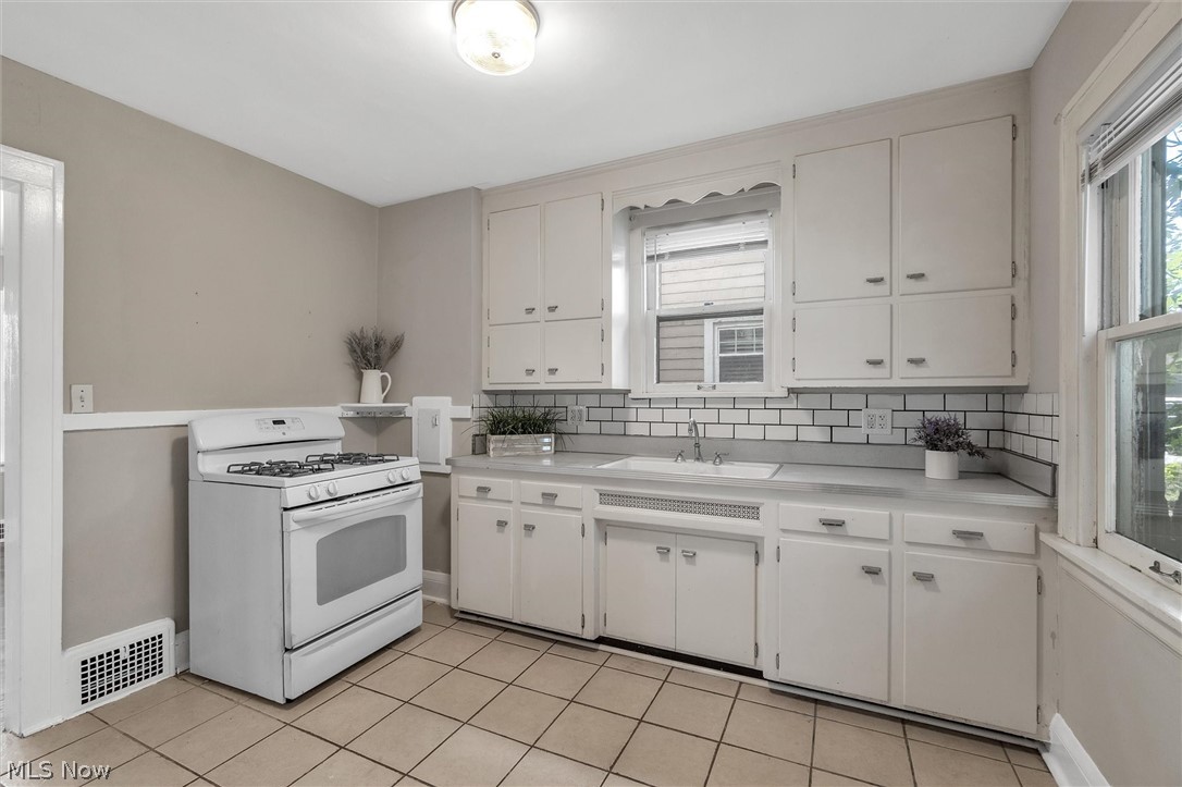 3276 Tullamore Road Cleveland, OH 44118 - Photo 9 of 20 Gallery Image 9
