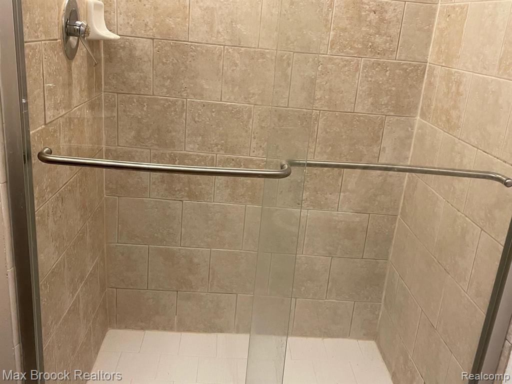 29666 Middlebelt Road, Unit 2101 Farmington Hills, MI 48334 - Photo 13 of 14