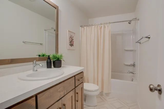 $429,900 | 6669 Belding Drive South, Fargo, ND 58104