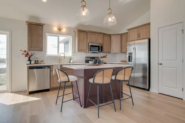 $429,900 | 6669 Belding Drive South, Fargo, ND 58104