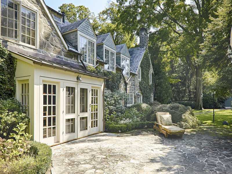 44 Glenville Road Greenwich, CT 06831 - Photo 18 of 25 a view of a house with backyard and sitting area