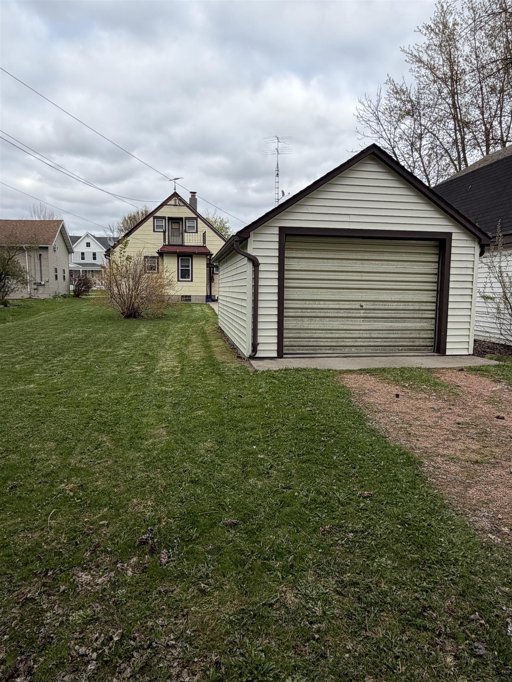 107 North 2nd Street Colby, WI 54421 - Photo 4 of 19