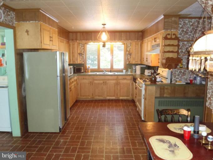 9900 Golf Course Road Fayetteville, PA 17222 - Photo 3 of 24 Kitchen