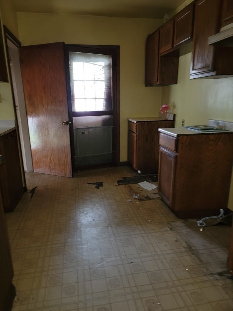 239 North Monroe Street Bay City, MI 48708 - Photo 3 of 15