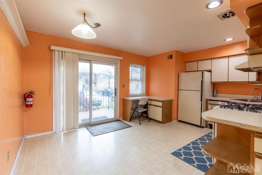 182 Evergreen Road, Unit 9A Edison, NJ 08837 - Photo 3 of 14 Gallery Image 3