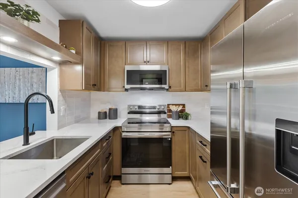 $425,000 | 21615 80th Avenue West, Unit 215, Edmonds, WA 98026
