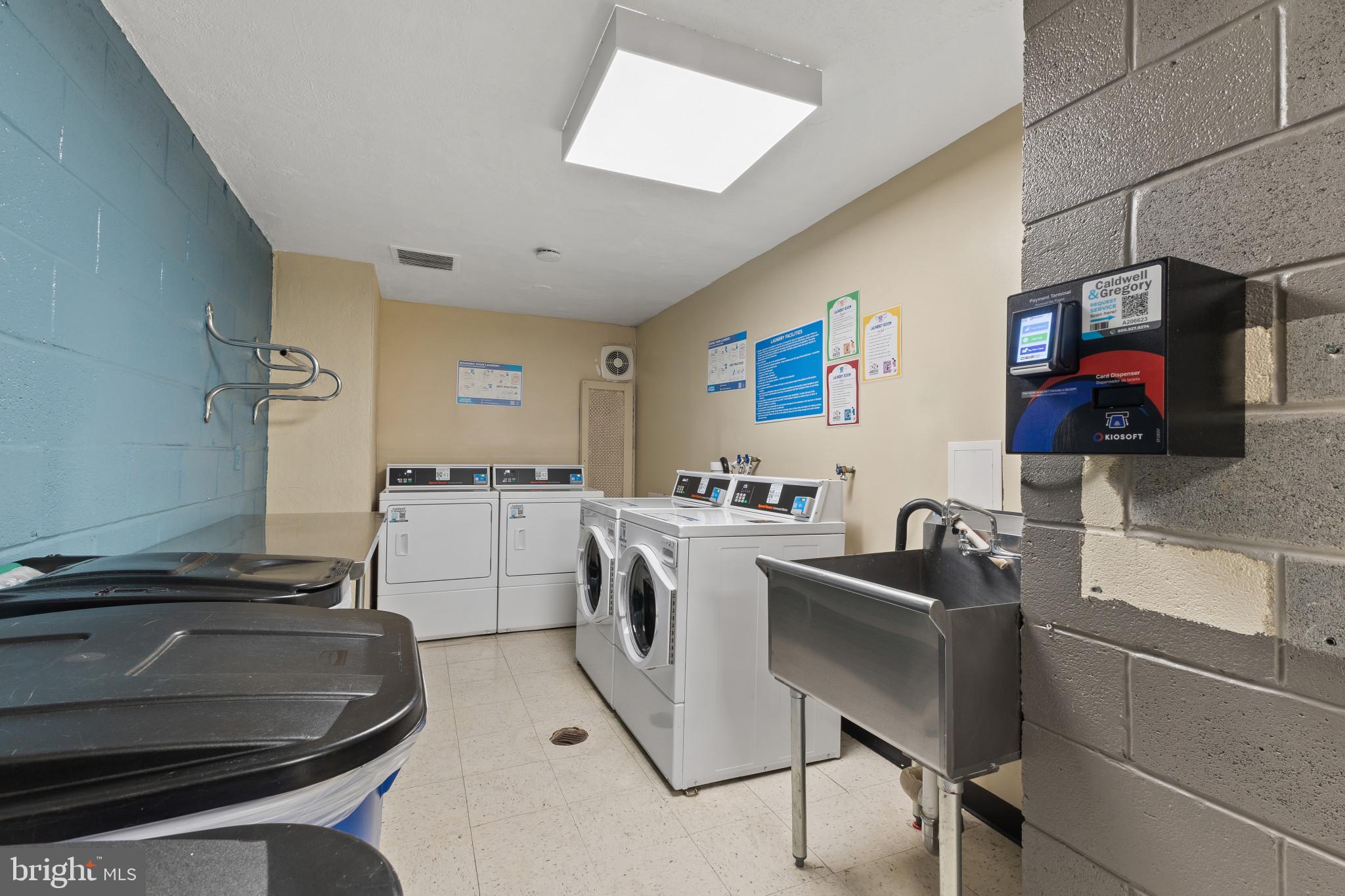 4600 Duke Street, Unit 613 Alexandria, VA 22304 - Photo 26 of 32 a kitchen that has a sink and a stove in it