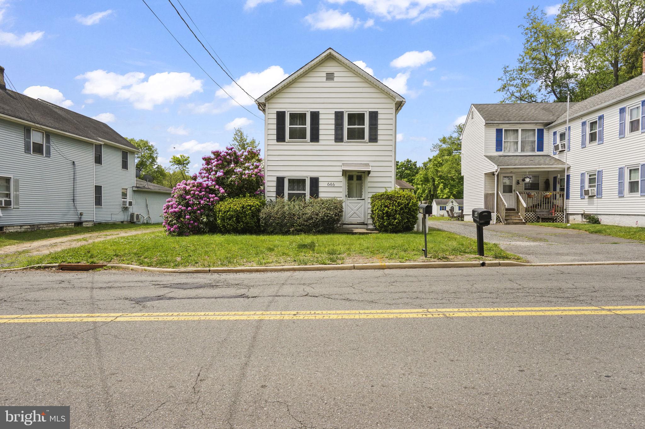 646 Ridge Road Monmouth Junction, NJ 08852 - Photo 22 of 47 Charming home with vibrant landscaping.