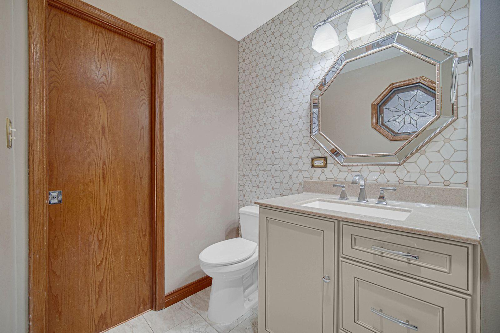 8017 Madison Avenue Munster, IN 46321 - Photo 13 of 36 1600x1067