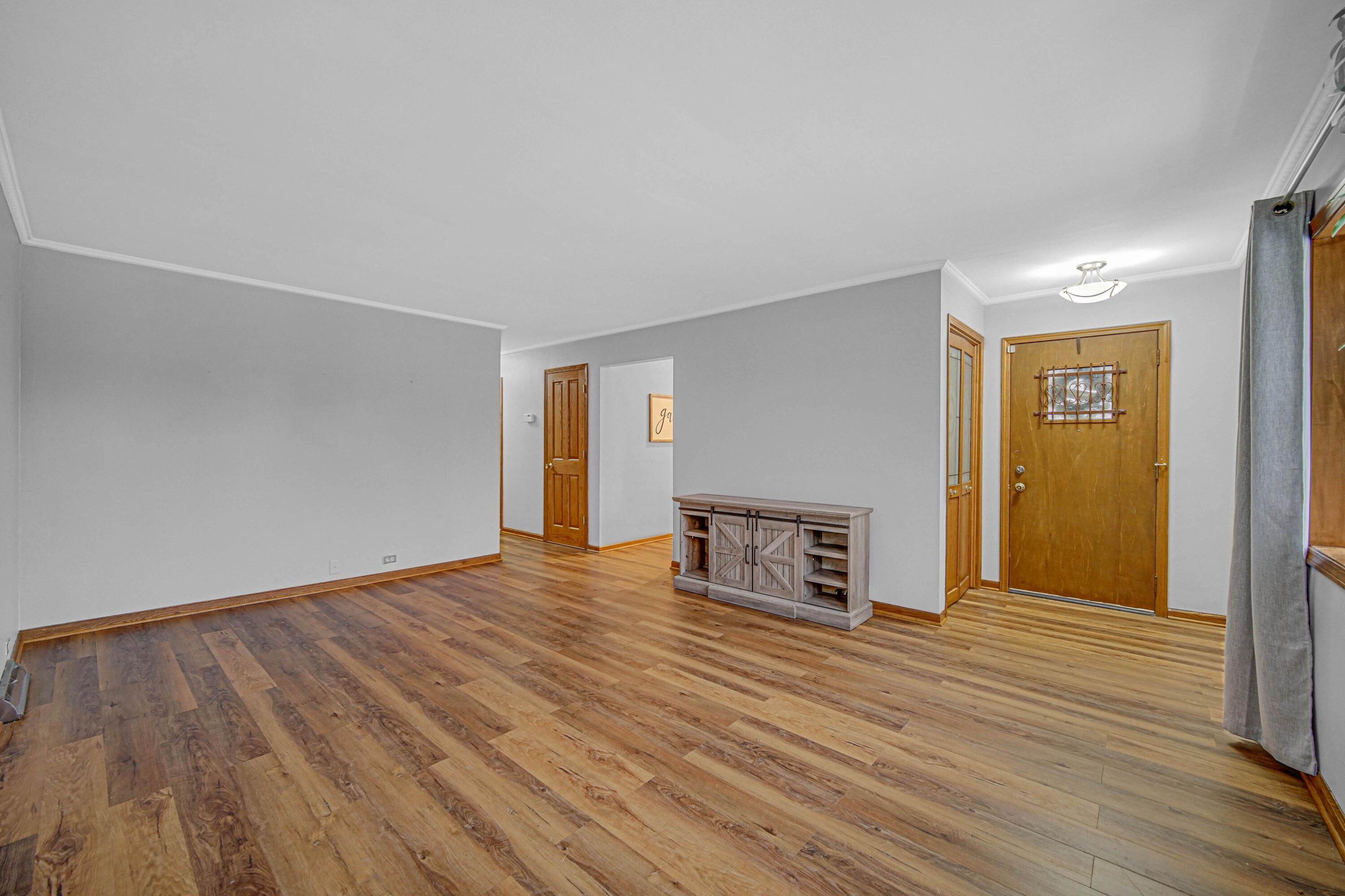 8017 Madison Avenue Munster, IN 46321 - Photo 3 of 36 3000x2000