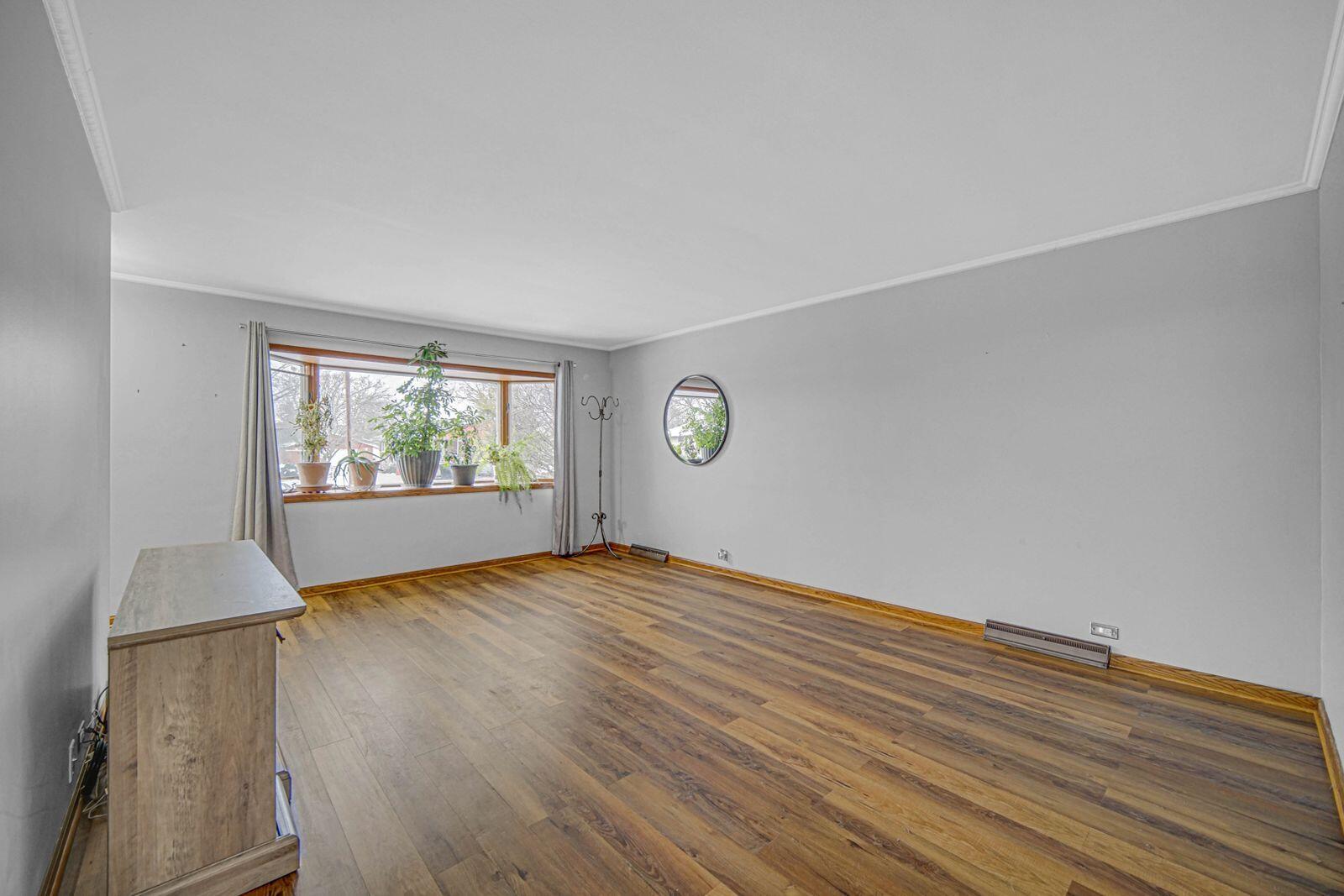 8017 Madison Avenue Munster, IN 46321 - Photo 5 of 36 1600x1067