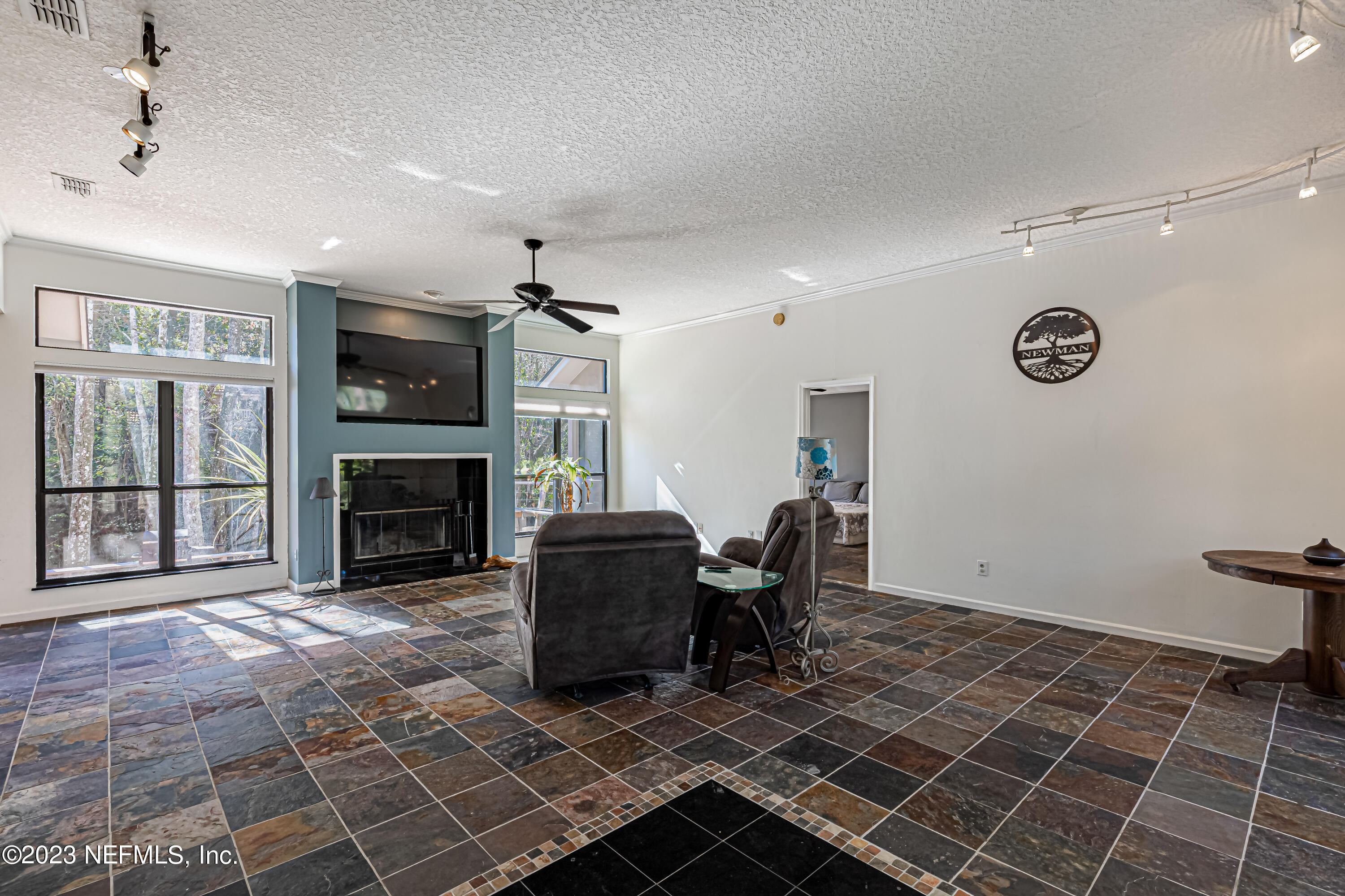 384 North Ridge Drive Fleming Island, FL 32003 - Photo 4 of 46 7-Living Room