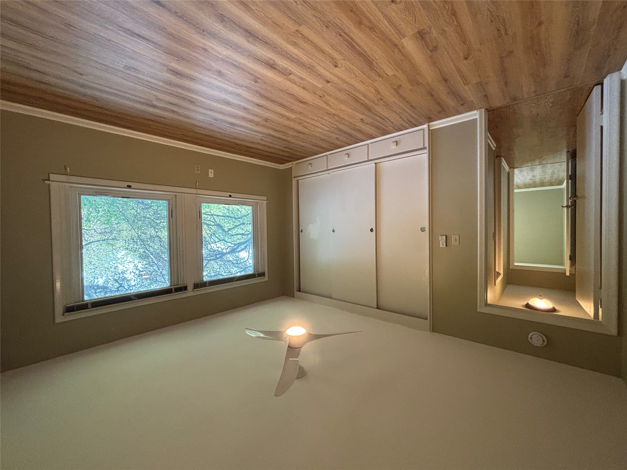 3509 River Road Austin, TX 78703 - Photo 23 of 40 Third bedroom, opposite view. Windows to back yard