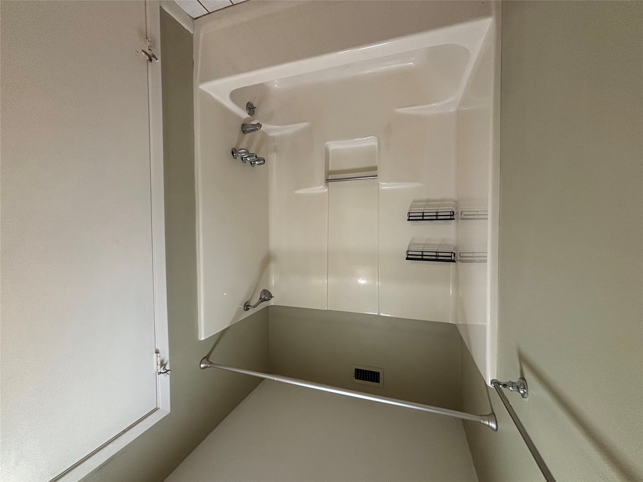 3509 River Road Austin, TX 78703 - Photo 29 of 40 Fourth bedroom bath, opposite view