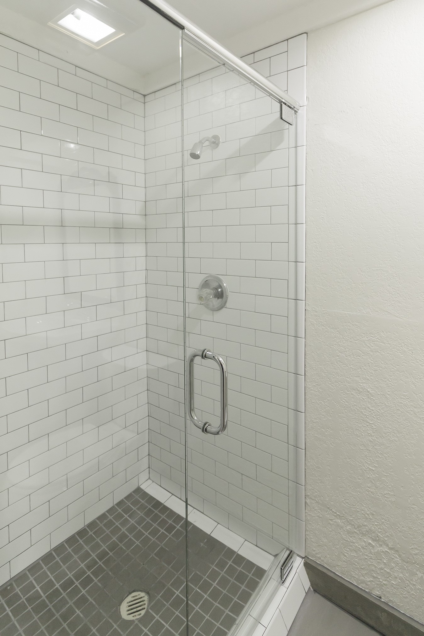 3509 River Road Austin, TX 78703 - Photo 34 of 40 Downstairs bathroom, opposite view