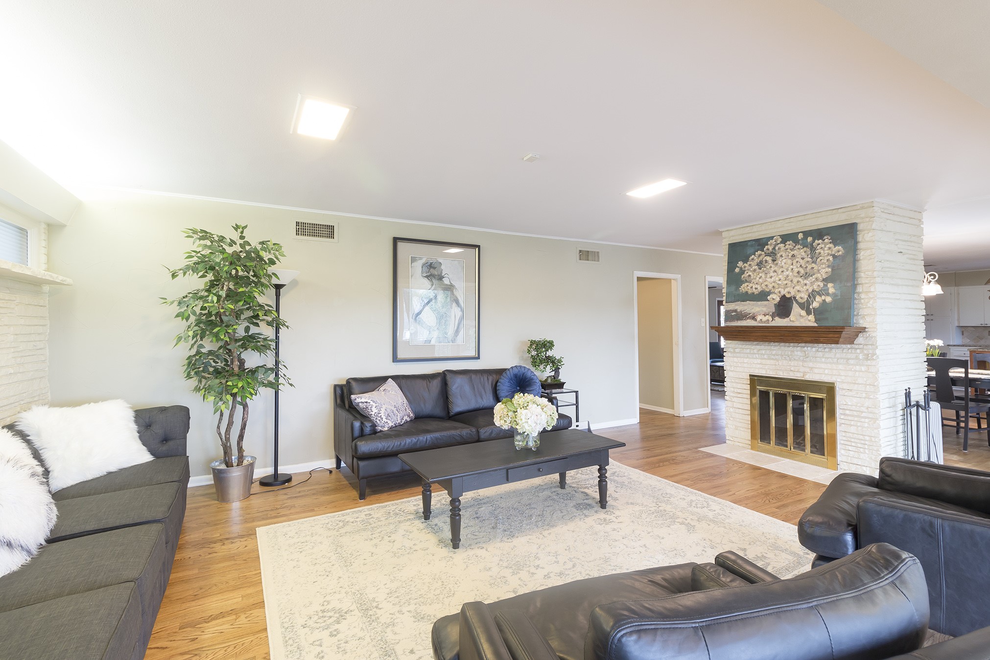 3509 River Road Austin, TX 78703 - Photo 9 of 40 Back living area. Doorway in background to 2nd en suite bedroom