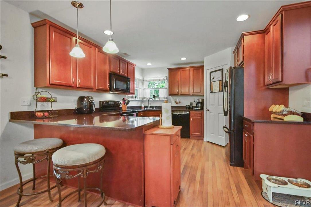 300 Spring Road Palmerton, PA 18071 - Photo 9 of 50 Quartz countertops