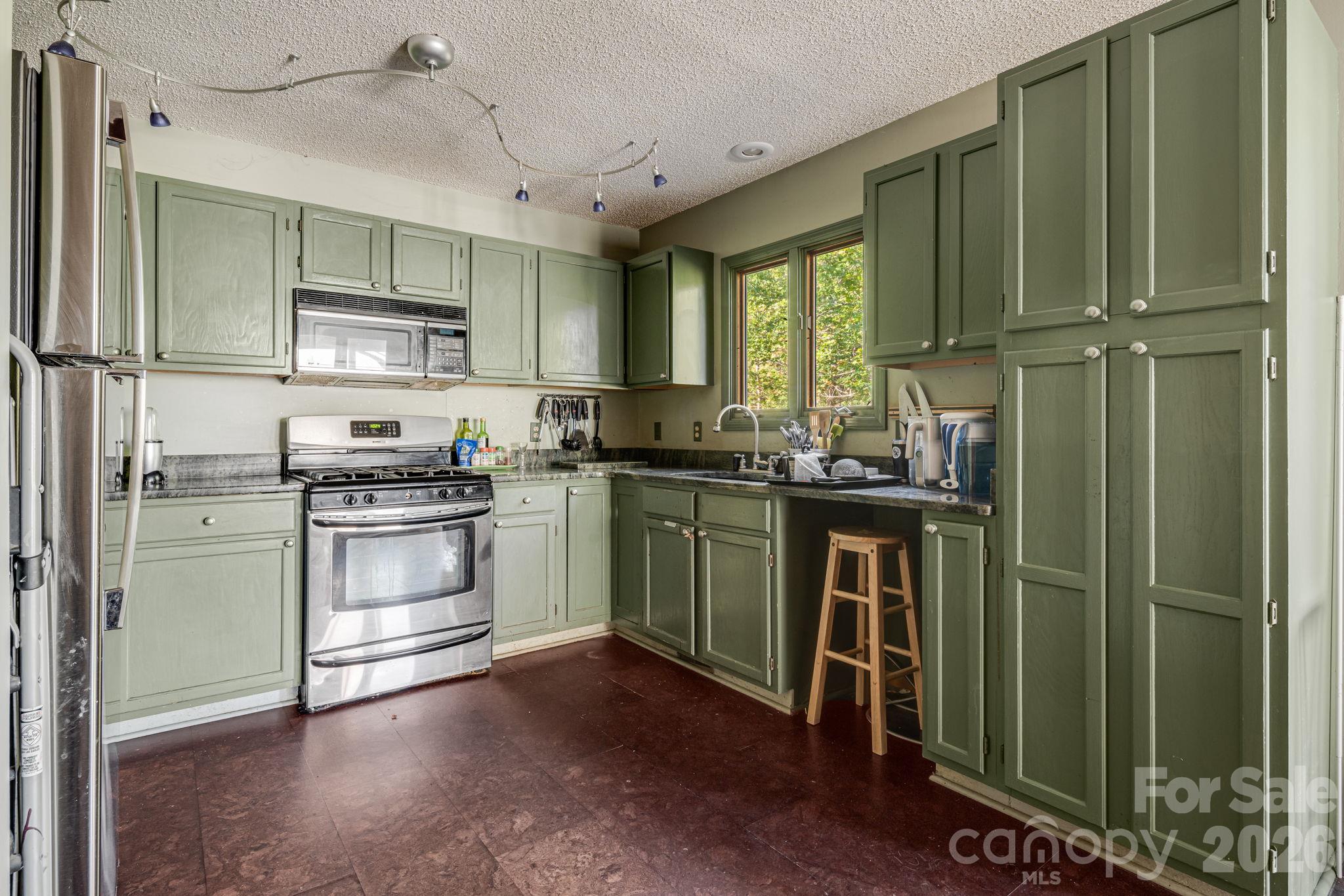 8 Zachary Ridge Road Asheville, NC 28804 - Photo 14 of 25 Gallery Image 14