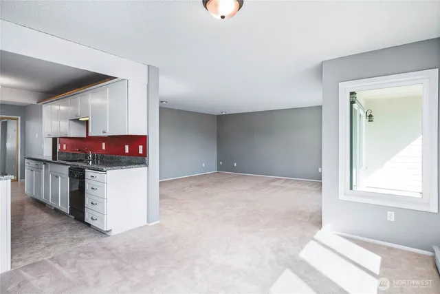 a view of utility room and kitchen