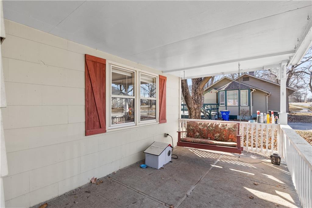 805 Rhodes Avenue Grandview, MO 64030 - Photo 2 of 21