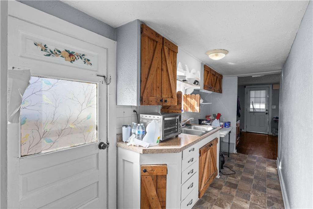 805 Rhodes Avenue Grandview, MO 64030 - Photo 8 of 21