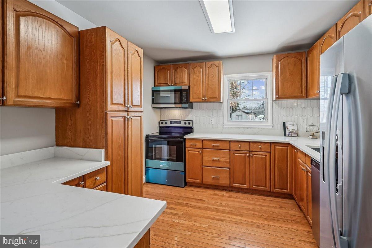 13509 Delaney Road Woodbridge, VA 22193 - Photo 8 of 30 Modern kitchen with warm wood accents.