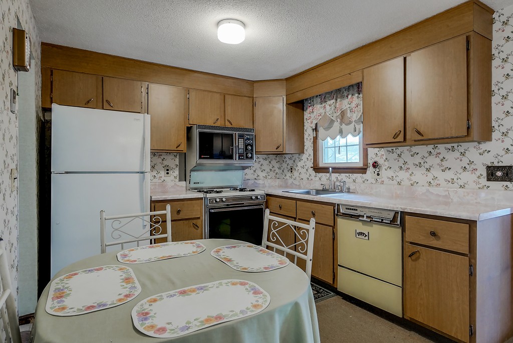108 River Road Lowell, MA 01852 - Photo 2 of 12 Gallery Image 2